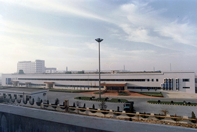 1995年5月30日，山推与日本小松株式会社合资成立小松山推工程机械有限公司